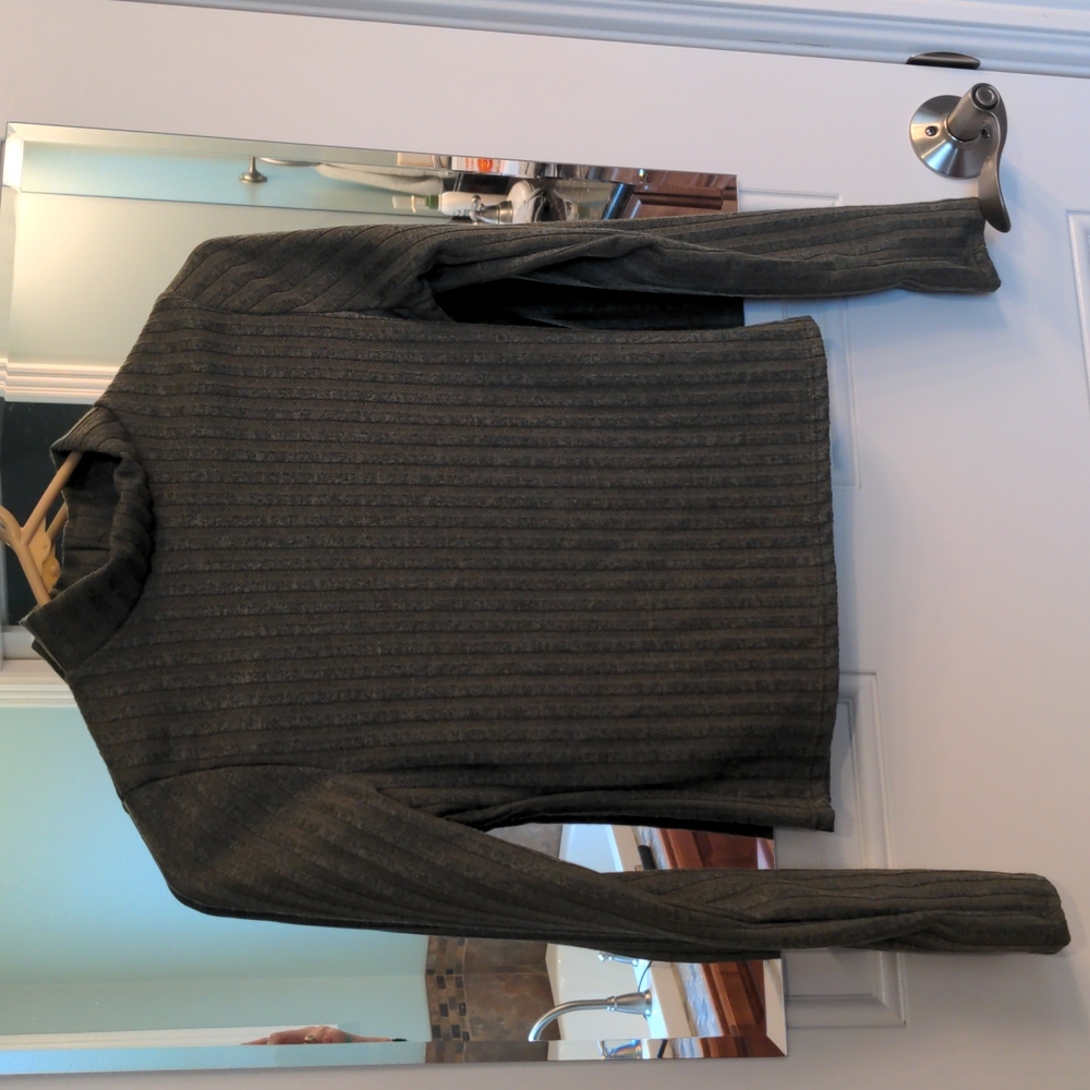 ☀️ Olive Green Ribbed Mock Turtleneck - S